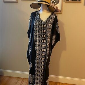 Elegant Black and White Patterned Kaftan